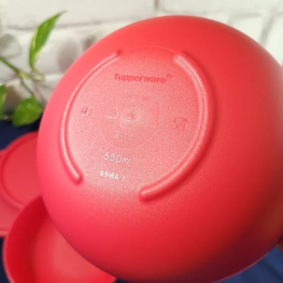 Tupperware Legacy Cereal Bowl set Of 4 With Lids - Picture 5 of 6